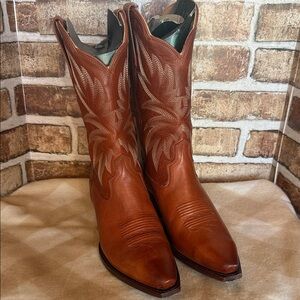 Tecovas Sadie Bovine Ankle Boots